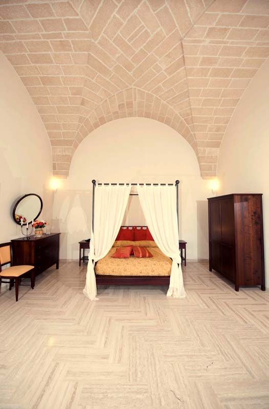 Canopy bed in Deluxe room