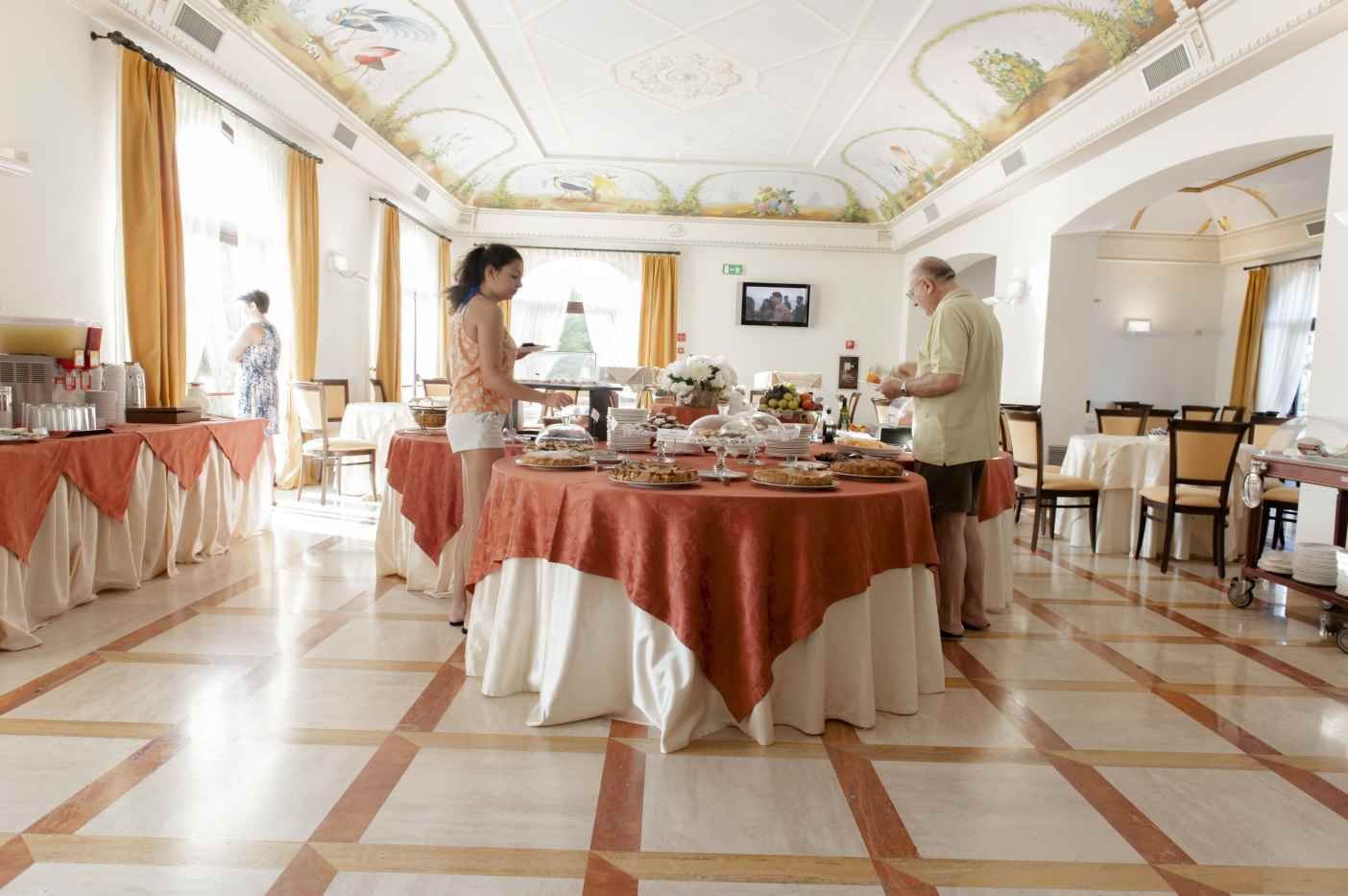 Breakfast room at the ground floor of the hotel Family Classic
